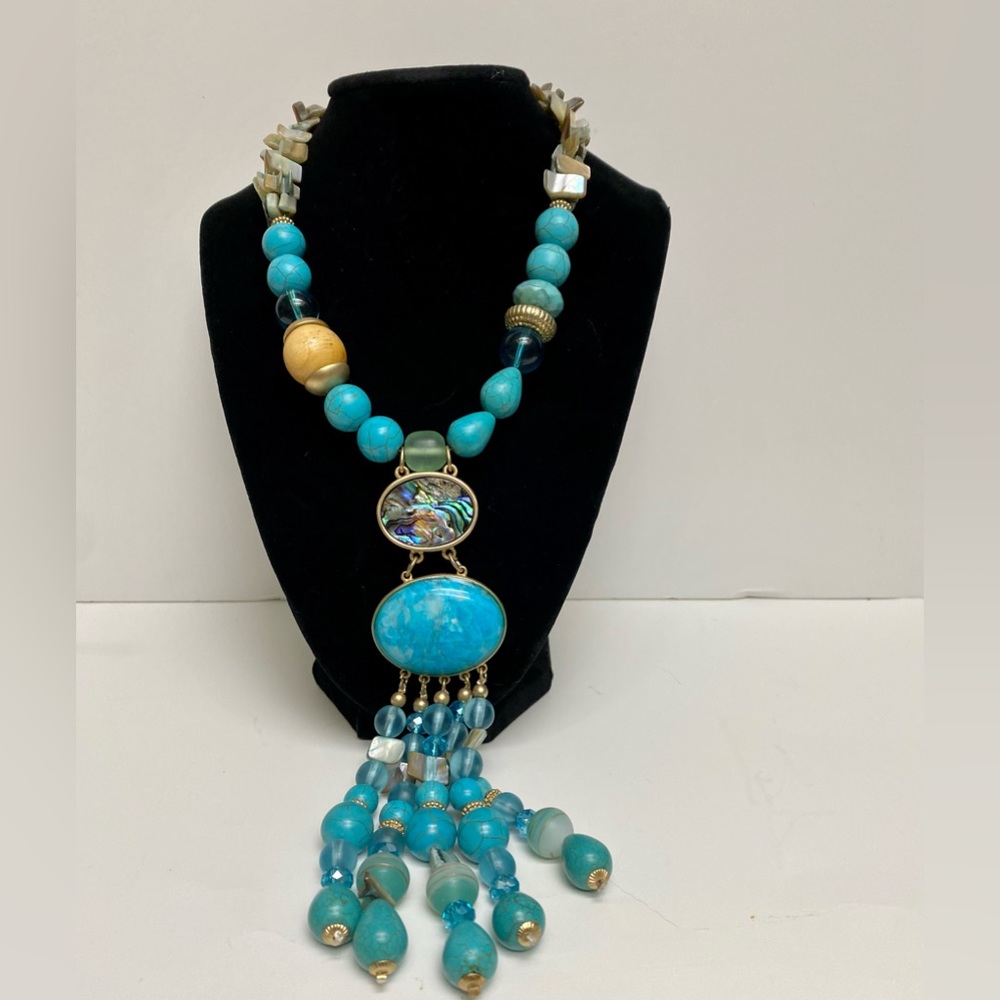 Chico’s Jewelry Lily Pendant